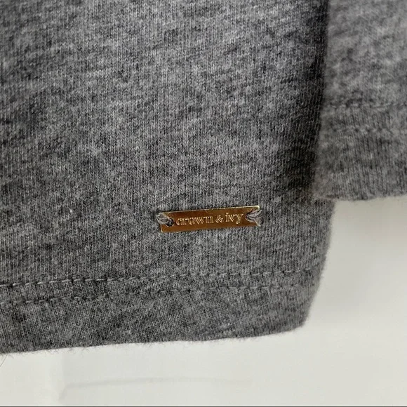 •Crown & Ivy Kids• Long Sleeved Dog Top - Size Medium - Picture 4 of 8